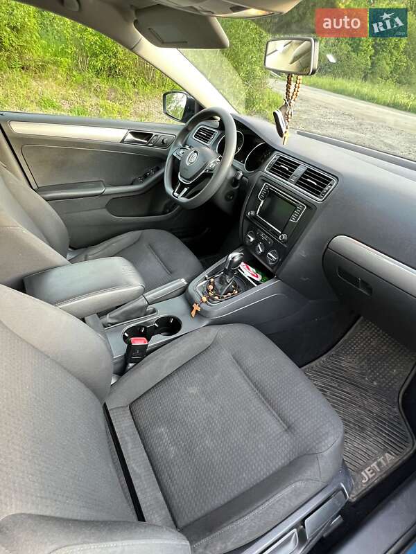 Седан Volkswagen Jetta 2016 в Львові