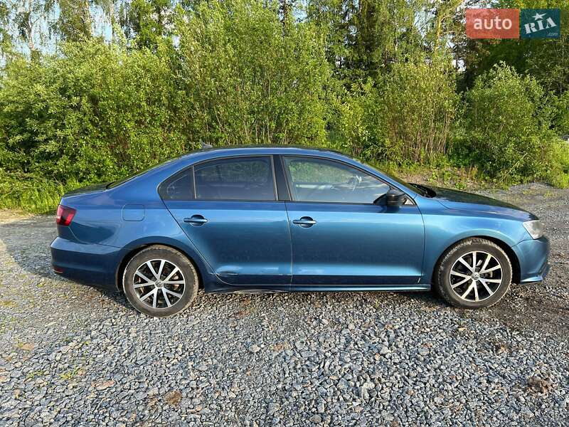 Седан Volkswagen Jetta 2016 в Львові