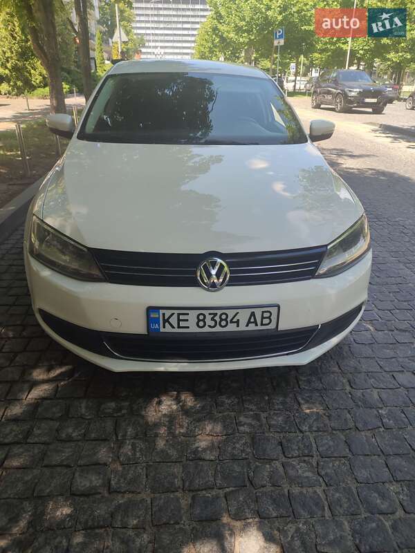 Седан Volkswagen Jetta 2012 в 