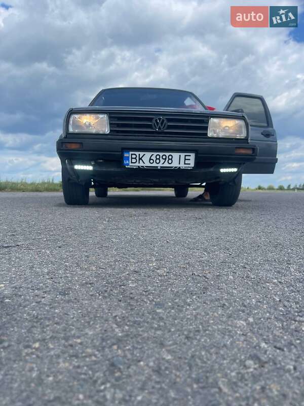 Седан Volkswagen Jetta 1988 в Березному