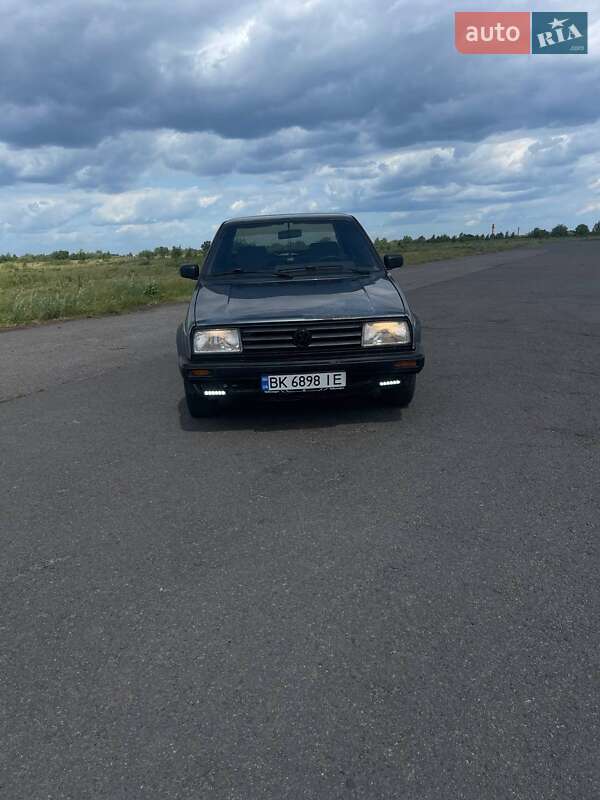 Седан Volkswagen Jetta 1988 в Березному