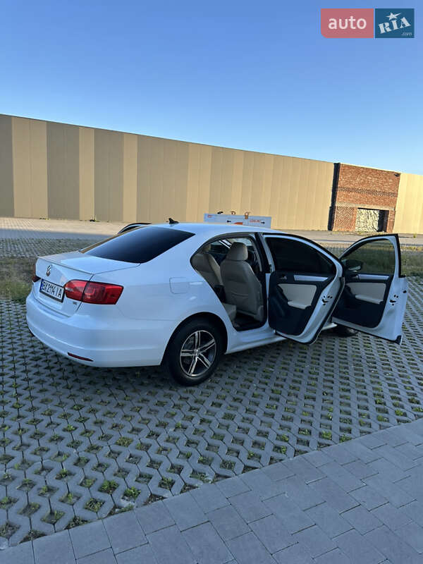 Седан Volkswagen Jetta 2014 в Хмельницком