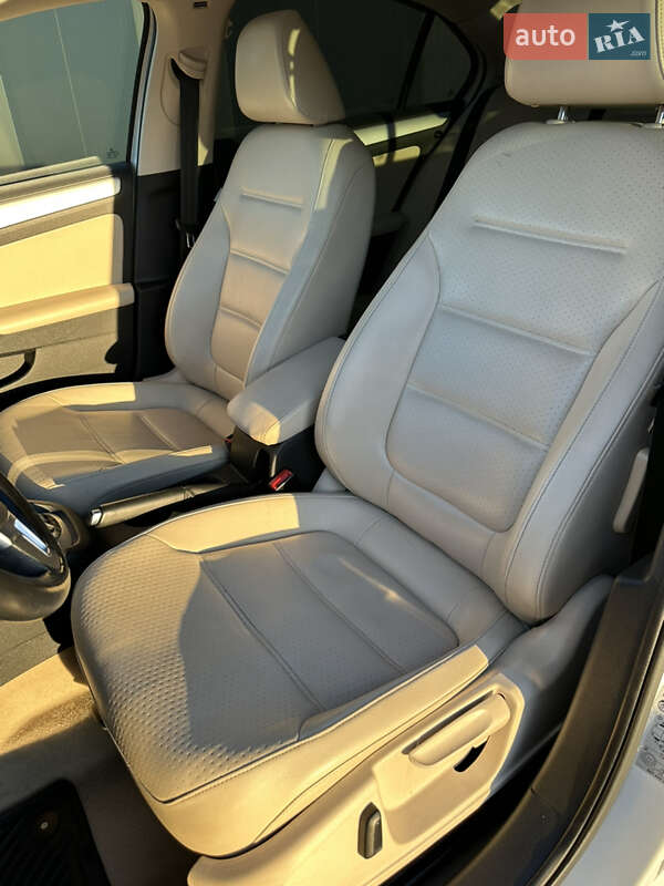 Седан Volkswagen Jetta 2014 в Хмельницком