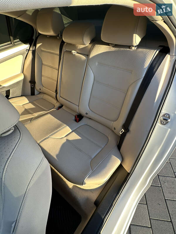 Седан Volkswagen Jetta 2014 в Хмельницком