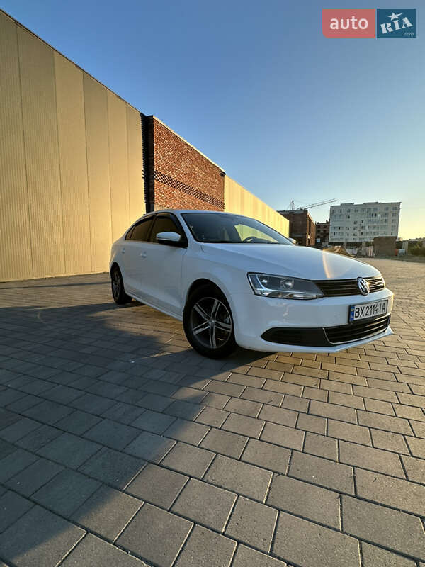 Седан Volkswagen Jetta 2014 в Хмельницком
