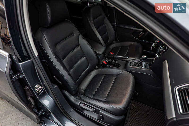 Седан Volkswagen Jetta 2013 в Києві