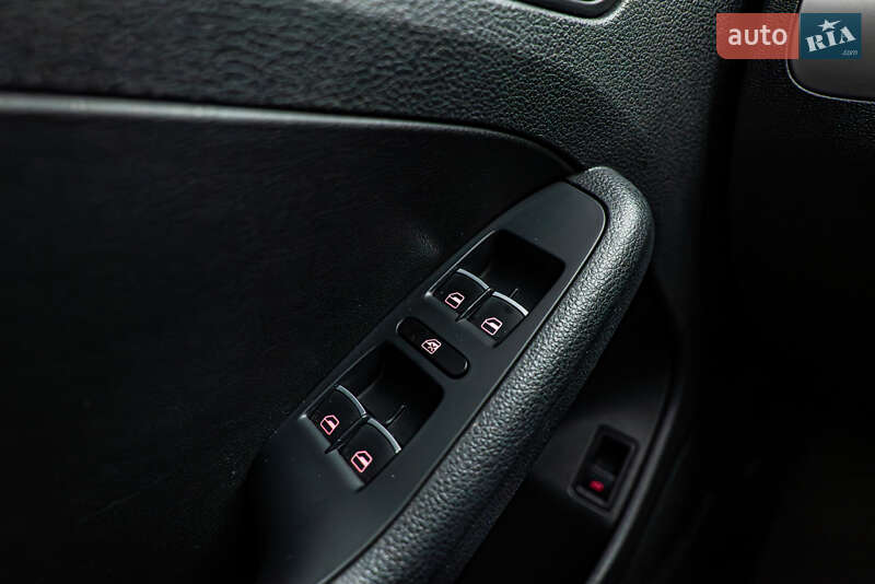 Седан Volkswagen Jetta 2013 в Києві