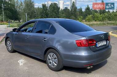 Седан Volkswagen Jetta 2014 в 
