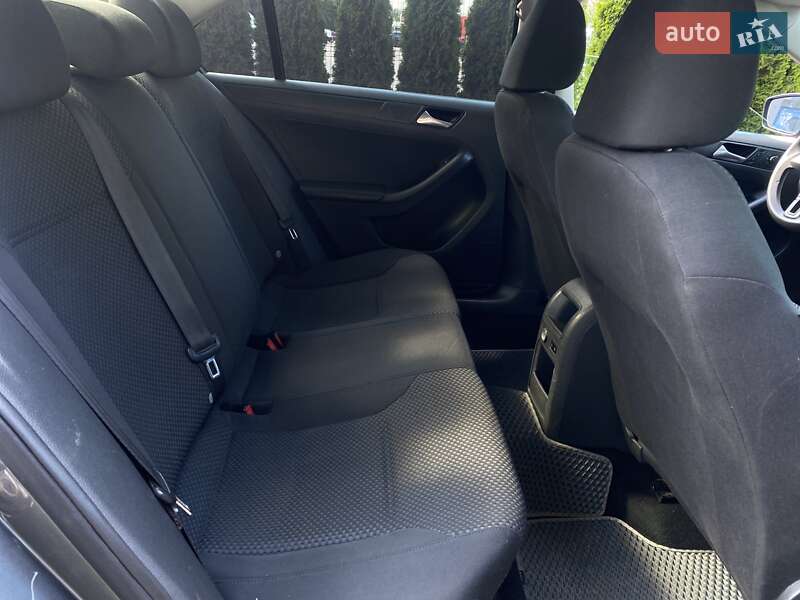 Седан Volkswagen Jetta 2014 в Києві
