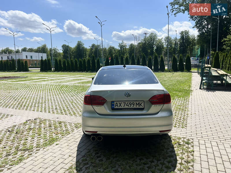 Седан Volkswagen Jetta 2011 в Харькове