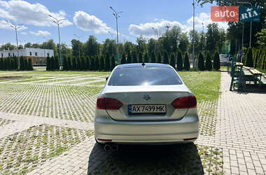 Седан Volkswagen Jetta 2011 в 