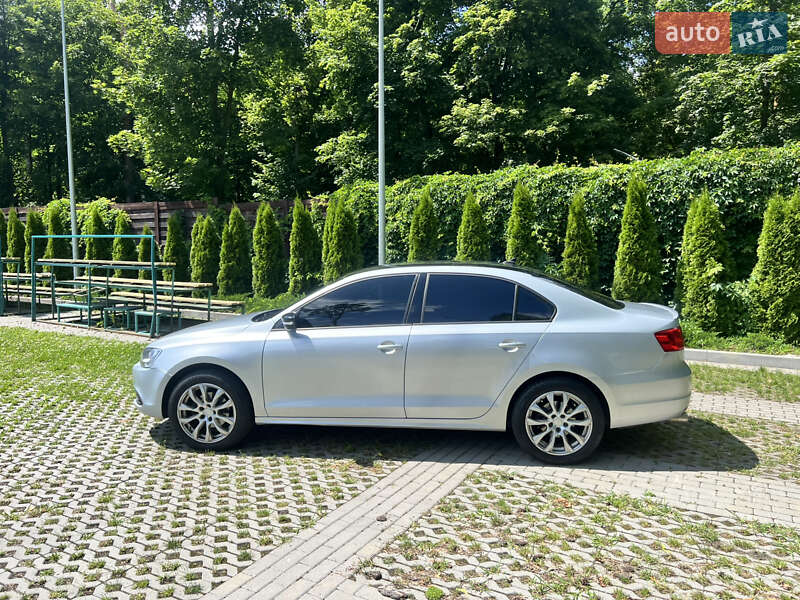 Седан Volkswagen Jetta 2011 в Харькове