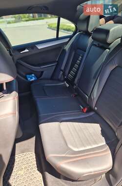 Седан Volkswagen Jetta 2013 в 