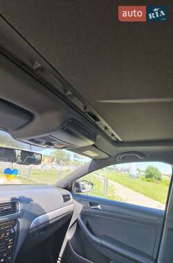 Седан Volkswagen Jetta 2013 в 