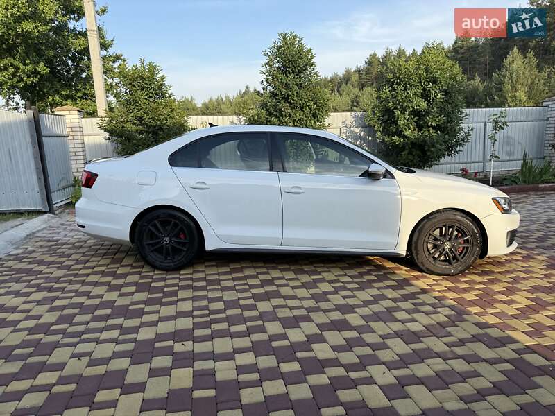 Седан Volkswagen Jetta 2015 в Києві
