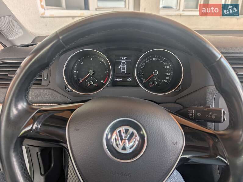 Седан Volkswagen Jetta 2016 в Черновцах