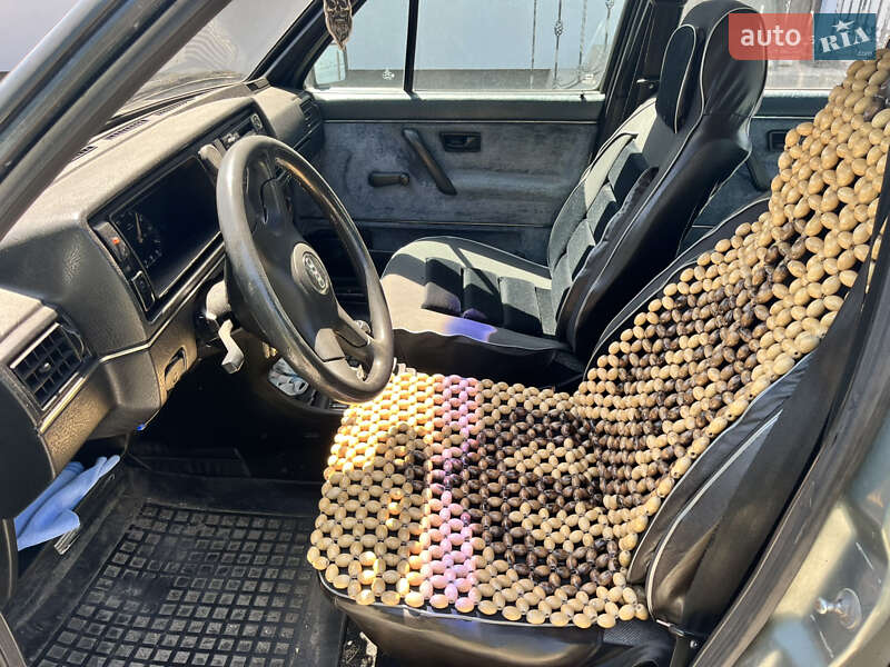Седан Volkswagen Jetta 1987 в Львове