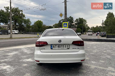 Седан Volkswagen Jetta 2016 в 