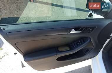 Седан Volkswagen Jetta 2013 в 