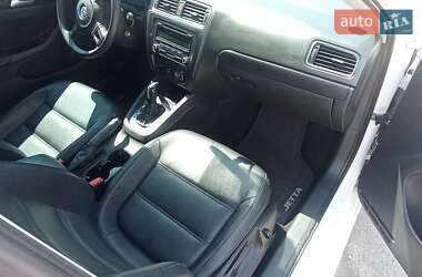 Седан Volkswagen Jetta 2013 в 