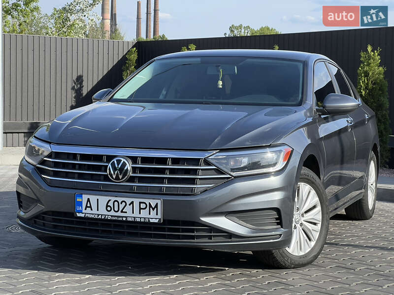 Седан Volkswagen Jetta 2019 в 