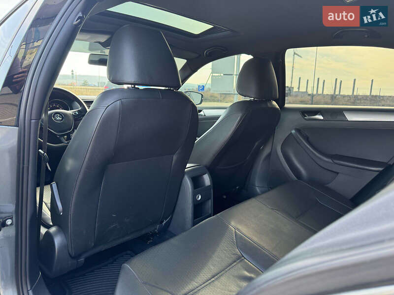 Седан Volkswagen Jetta 2016 в Ужгороде