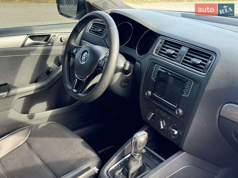 Седан Volkswagen Jetta 2016 в Ужгороде