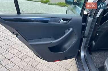 Седан Volkswagen Jetta 2015 в 