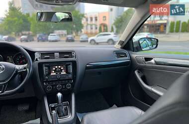 Седан Volkswagen Jetta 2015 в 