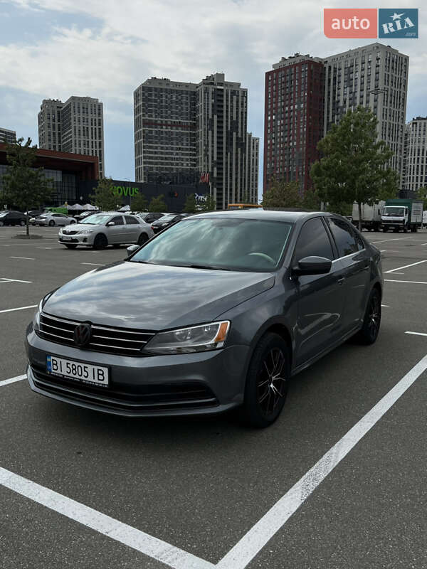 Седан Volkswagen Jetta 2016 в 