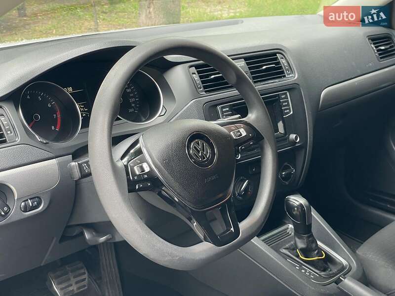 Седан Volkswagen Jetta 2016 в Киеве