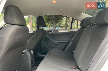 Седан Volkswagen Jetta 2016 в 
