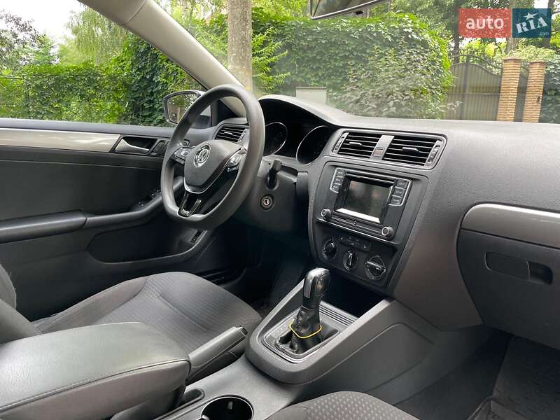Седан Volkswagen Jetta 2016 в Киеве