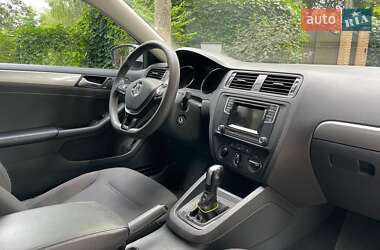 Седан Volkswagen Jetta 2016 в 