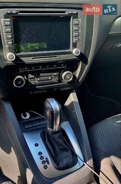 Седан Volkswagen Jetta 2012 в 