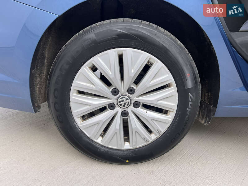 Седан Volkswagen Jetta 2019 в Луцке