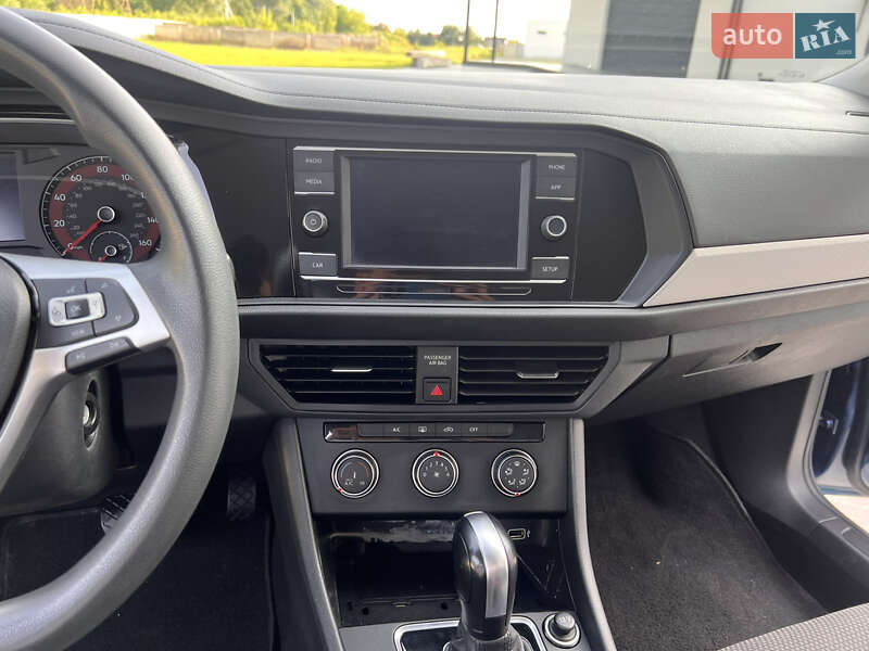 Седан Volkswagen Jetta 2019 в Луцке