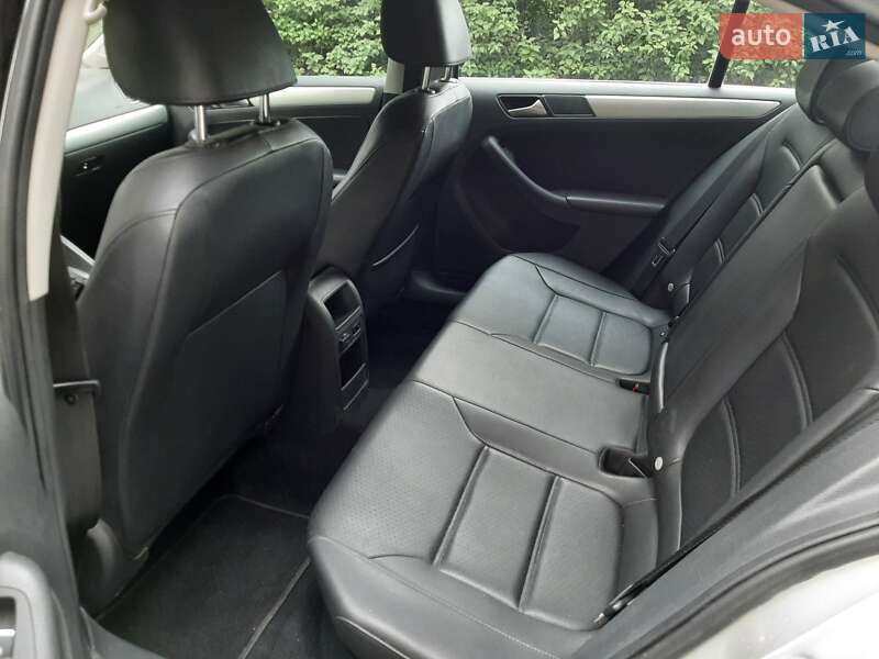 Седан Volkswagen Jetta 2013 в Киеве