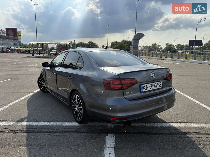 Седан Volkswagen Jetta 2015 в Киеве