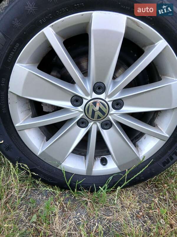 Седан Volkswagen Jetta 2016 в Вишневом