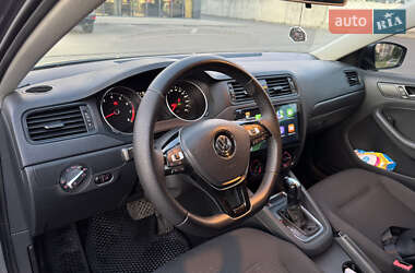 Седан Volkswagen Jetta 2016 в 