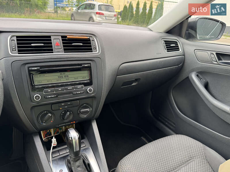 Седан Volkswagen Jetta 2011 в Киеве
