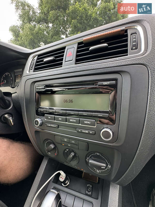 Седан Volkswagen Jetta 2011 в Киеве