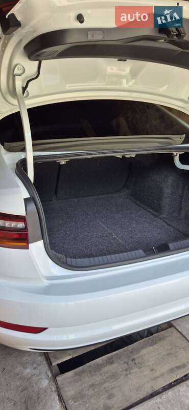 Седан Volkswagen Jetta 2018 в Днепре