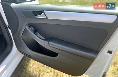 Седан Volkswagen Jetta 2013 в 