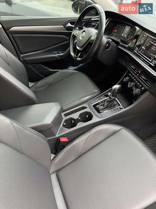 Седан Volkswagen Jetta 2019 в Сумах