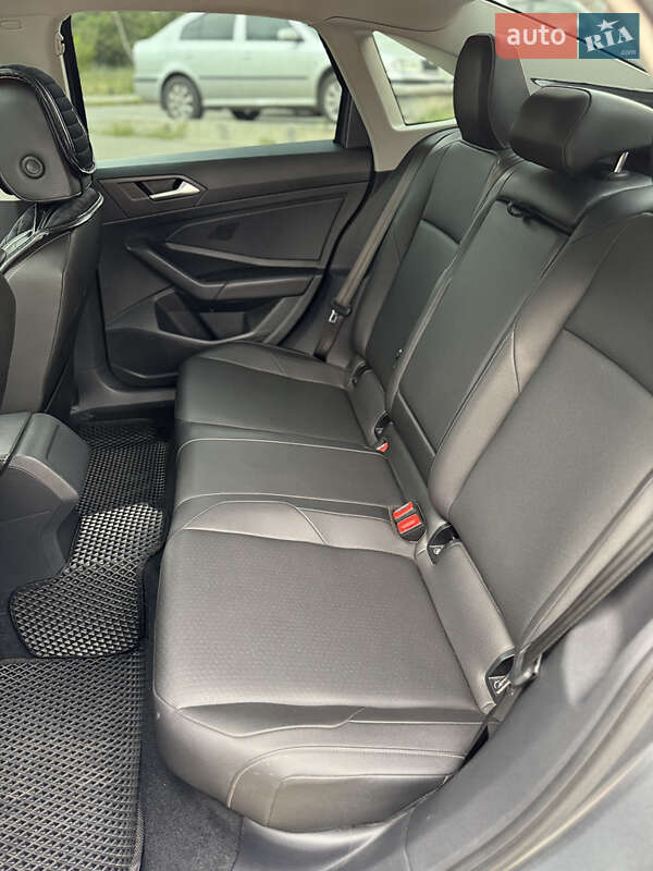 Седан Volkswagen Jetta 2019 в Сумах