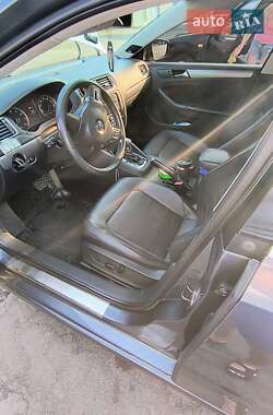 Седан Volkswagen Jetta 2012 в Полтаві