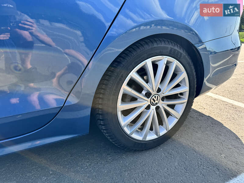 Седан Volkswagen Jetta 2014 в Чернигове