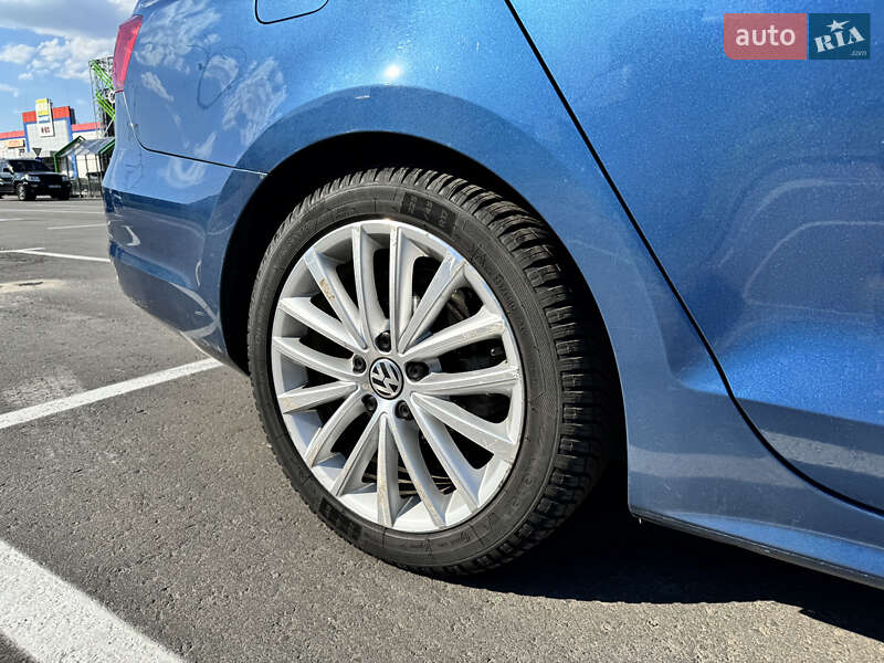 Седан Volkswagen Jetta 2014 в Чернигове